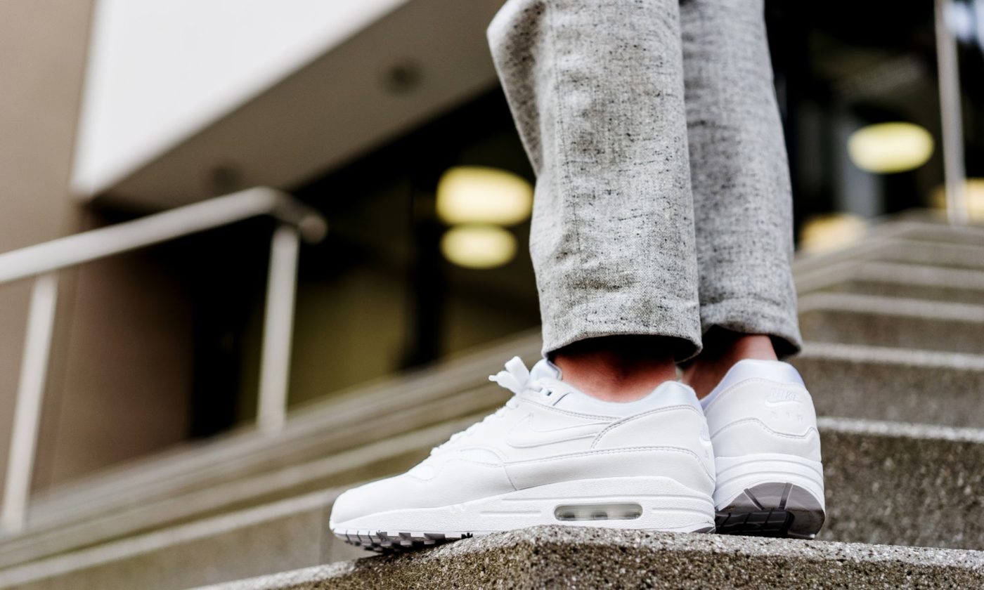 Nike air max 1 triple white mens sale